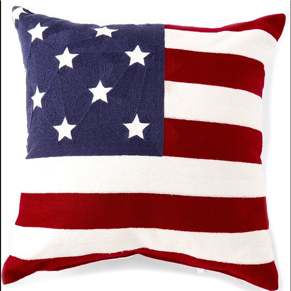 The Outdoor Living Collection by Southern Living American Flag Pillow 🇺🇸